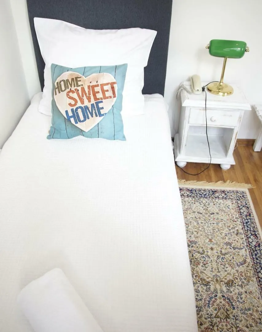 Bed & Breakfast Pokoje Goscinne Dom Literatury Warsaw