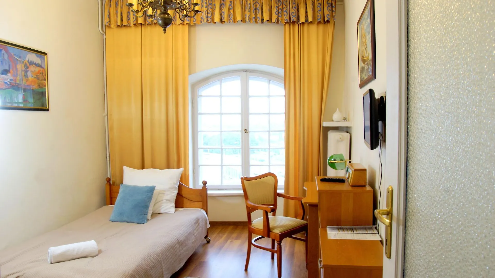 Bed & Breakfast Pokoje Goscinne Dom Literatury Warsaw